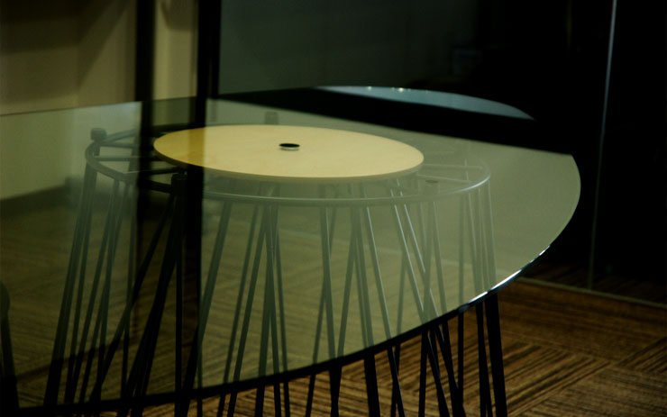 変形ガラスの巨大テーブル アイアン脚 c3034  イメージ-6
