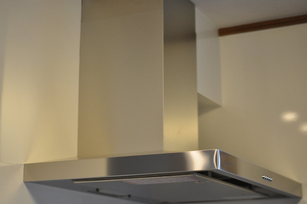 対面キッチン前の壁をU型天板になるよう取り囲んだオークのキッチン　5108  イメージ-2