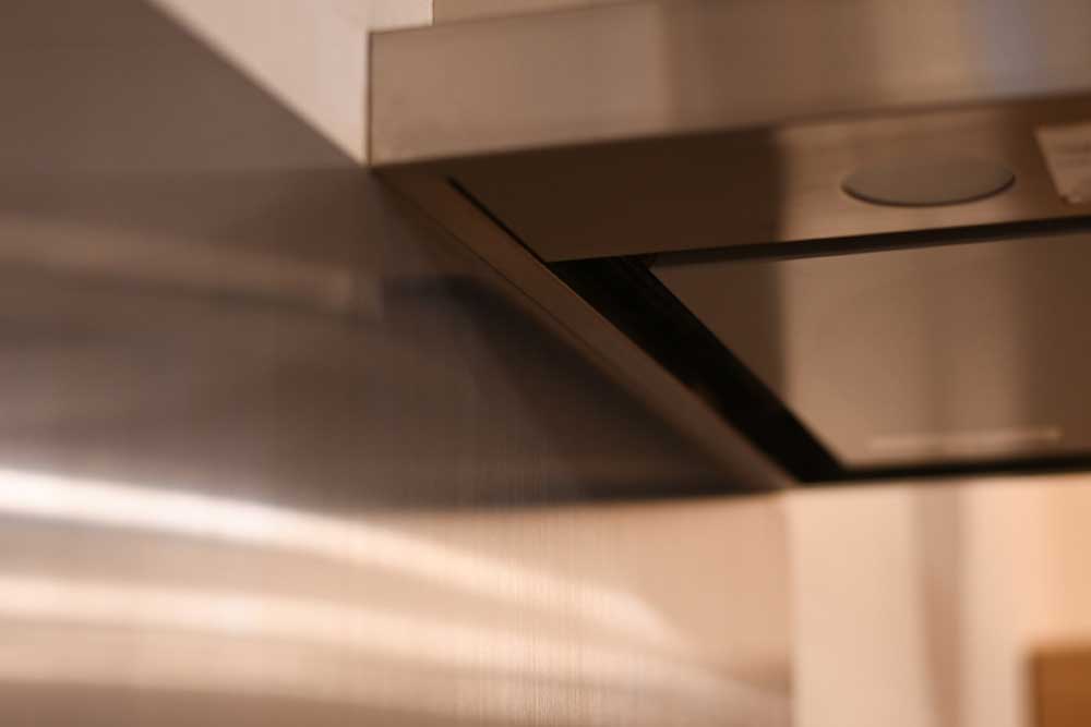 ガスコンロの下にオーブンのあるナラのフルフラット対面キッチン　5126  イメージ-10