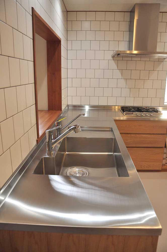 L型キッチンとミーレ電気オーブンのある天井までのアイランド型造作収納　5139  イメージ-4