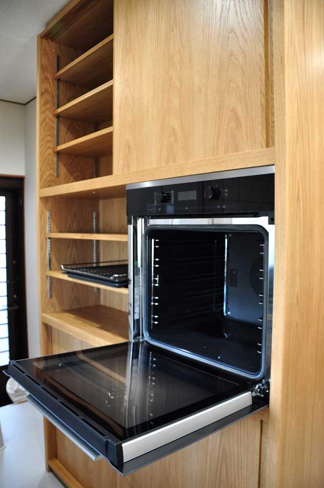 L型キッチンとミーレ電気オーブンのある天井までのアイランド型造作収納　5139  イメージ-19